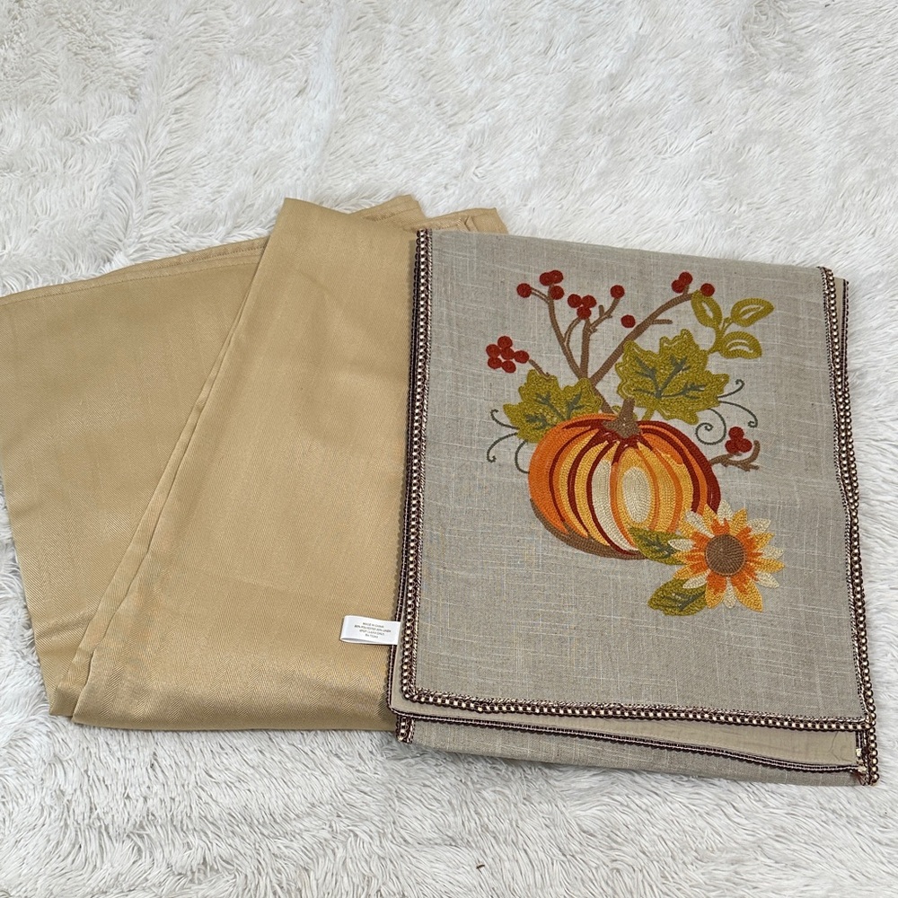 🌴 140”x68” Table Cloth with Runner 74”x10”